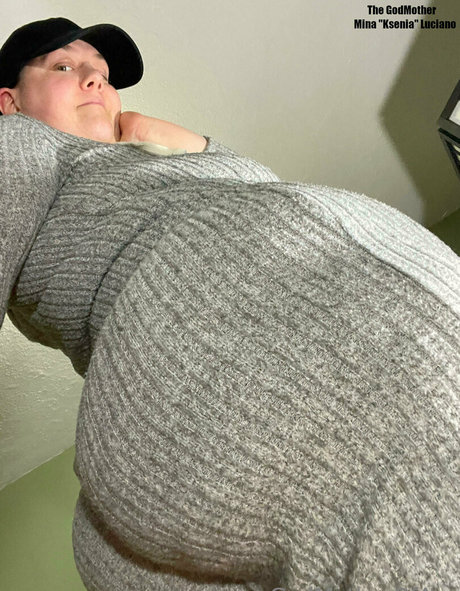 godmotherofassfree OnlyFans Striptease