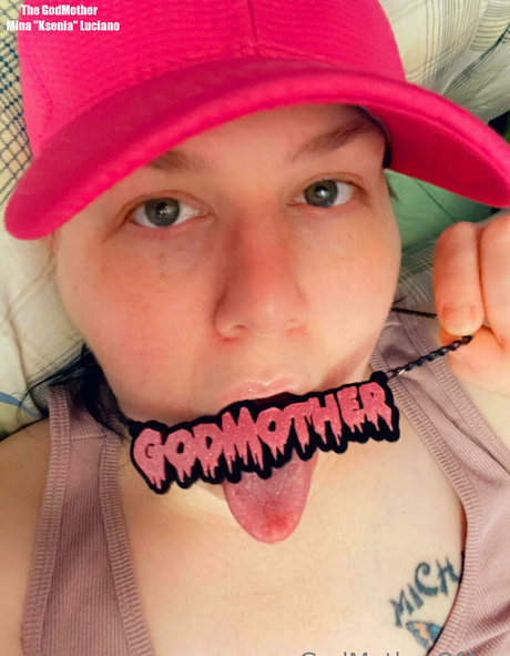 godmotherofassfree Leak von OnlyFans Pornografie