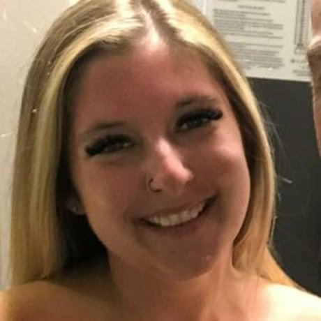 hotwifelexilovex Leaks von Nacktbildern auf OnlyFans