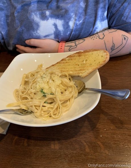 aliceeats Nacktbilder OnlyFans