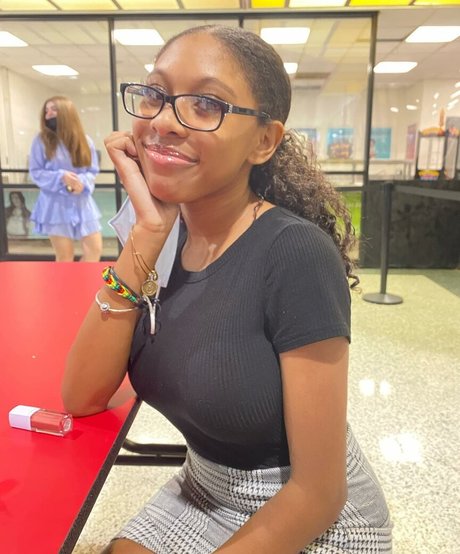 Elyse Rey Nacktbilder von OnlyFans geleakt