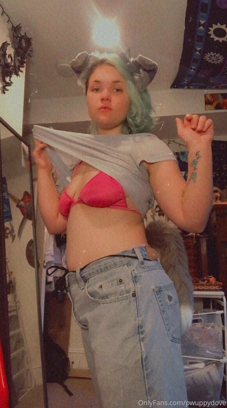 pwuppydove OnlyFans Model Bilder