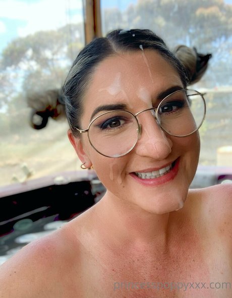 princess poppy OnlyFans Strip