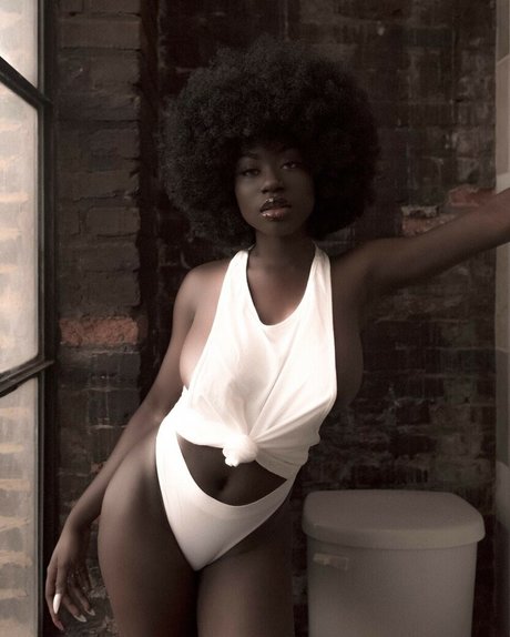 Yanjusofine Model OnlyFans Foto