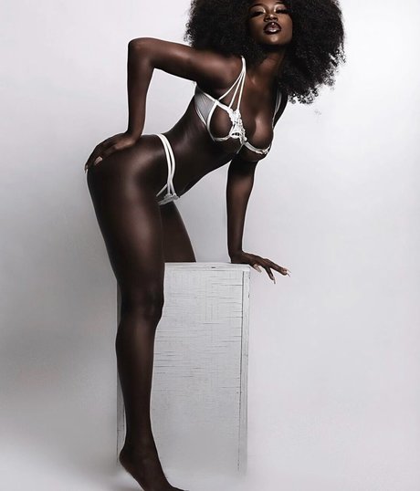 Yanjusofine Nacktbilder OnlyFans Leak