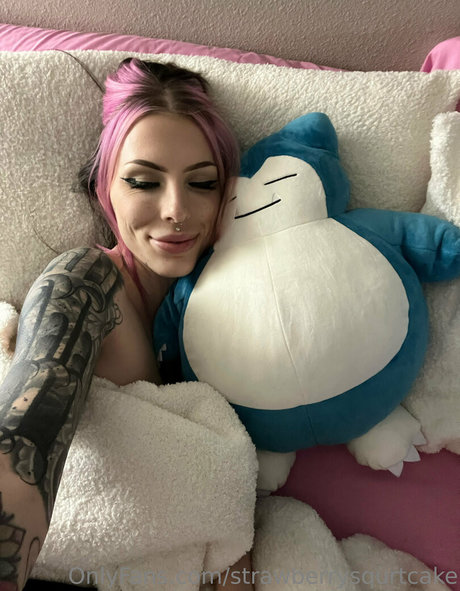 Strawberrysquirtcake OnlyFans Nacktbilder
