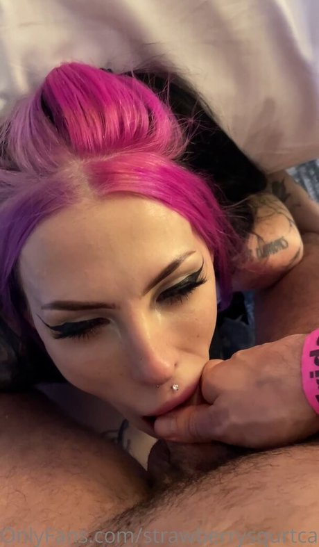 Strawberrysquirtcake OnlyFans schlank