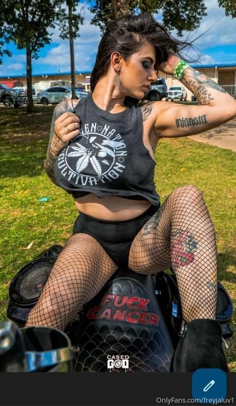 freyjaluv1 OnlyFans nackte Brüste