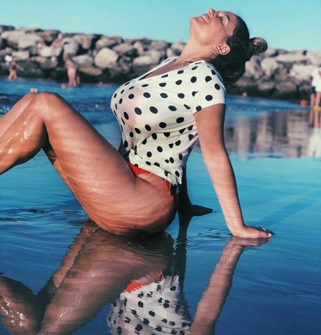 schwangere asiatische onlyfans perfekte Porträt