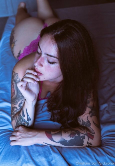 vickyohw OnlyFans Striptease