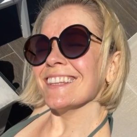 Suzanne Shaw OnlyFans-Archiv
