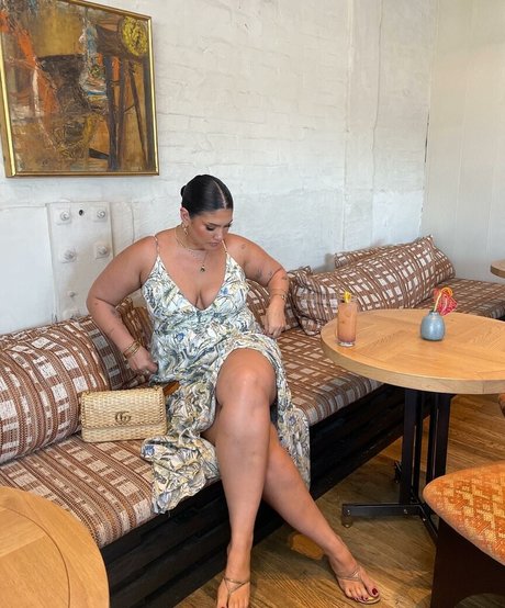 La Tecia Thomas OnlyFans Brüste Bild