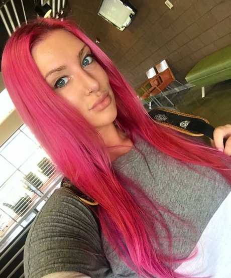 Taya Christian OnlyFans schlank