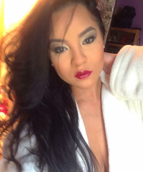 Toni Salina Chee Young Nacktbilder geleakt OnlyFans