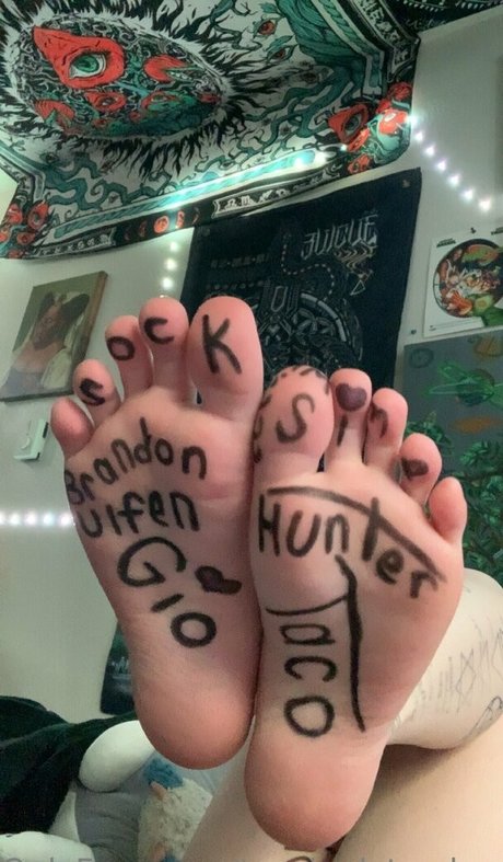 teasinglytrashed Füße OnlyFans