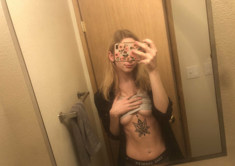 lovableliv OnlyFans nackt