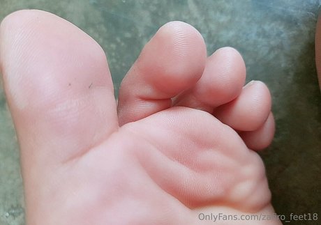 zafiro feet18 Nacktpornos auf OnlyFans