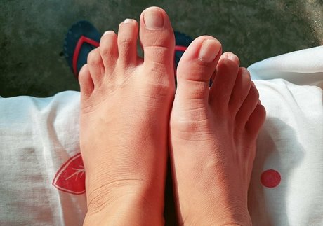 zafiro feet18 OnlyFans Nackt