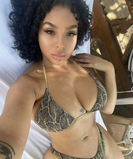 Annamarie Sarai Nackt auf OnlyFans