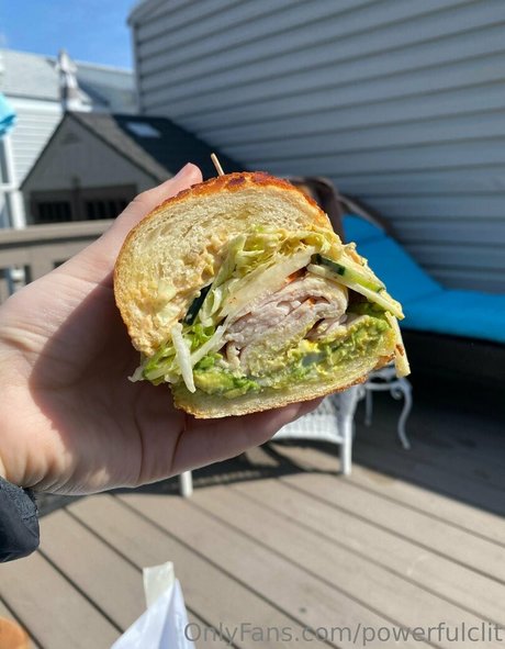 powerfulclit Nacktbilder geleakt