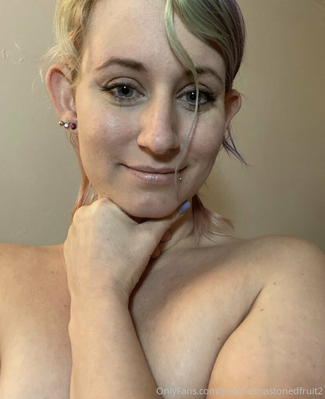 peachesisastonedfruit2 OnlyFans Sextape