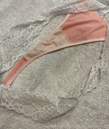 peachesisastonedfruit2 OnlyFans Bilder