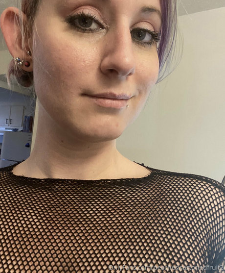 peachesisastonedfruit2 OnlyFans-Leak