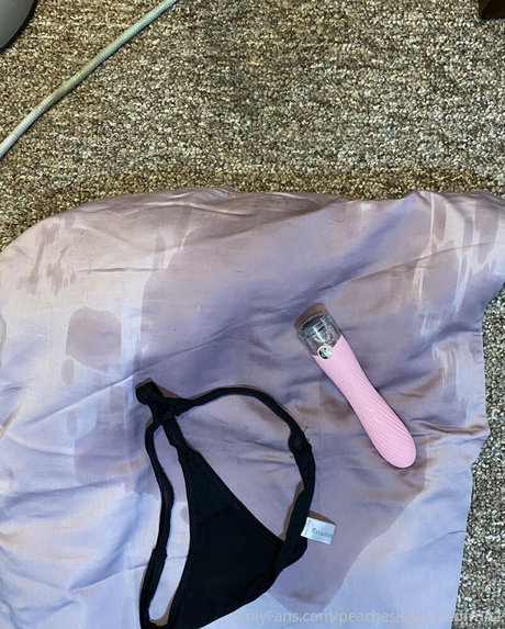 peachesisastonedfruit2 OnlyFans Nackt Leaks