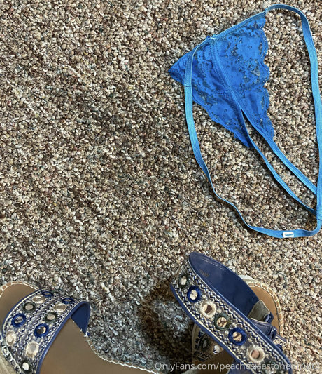 peachesisastonedfruit2 OnlyFans NSFW