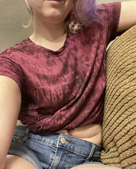 peachesisastonedfruit2 OnlyFans Leaks Nacktbilder