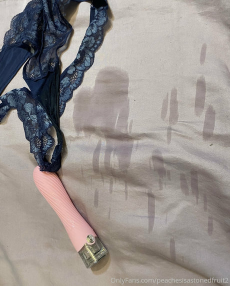 peachesisastonedfruit2 OnlyFans Inhaltstyp