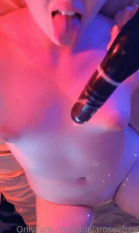 adelaroseefree OnlyFans-Bilder