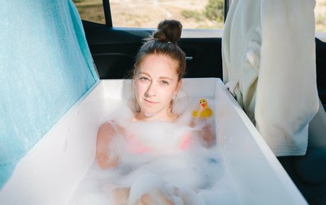 Simone Giertz Sexy OnlyFans