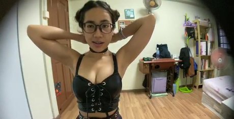 Offlinemandy OnlyFans nackte Brüste