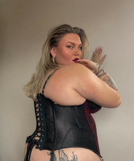 Lovaeij OnlyFans Model Bilder