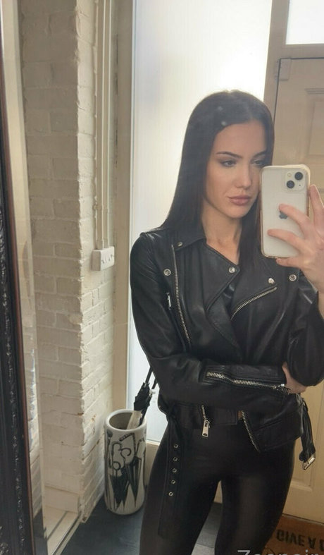 mistresszoenoir OnlyFans Bilder