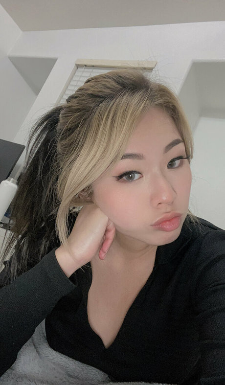 babiebeezz2 0 OnlyFans Bilder