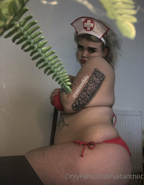satanthiic OnlyFans schlank