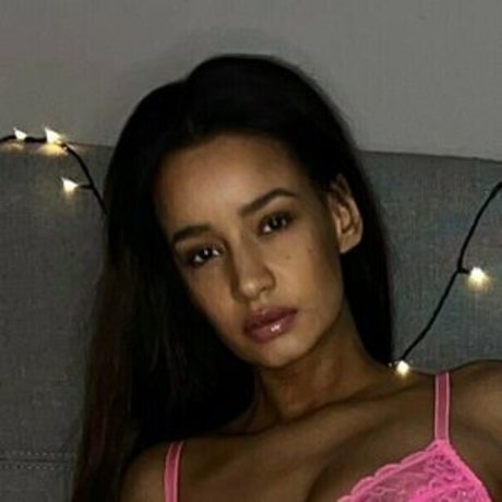 gabbydealmeida OnlyFans Model Fotos