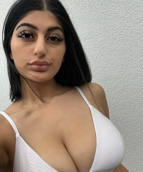 Busty Indian Leaks von Nacktbildern auf OnlyFans