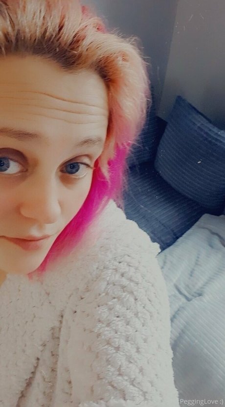 pegginglove OnlyFans Striptease