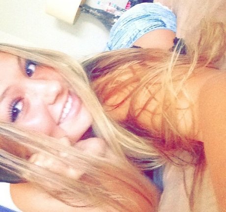 Kimi McFarland Heiße OnlyFans Inhalte