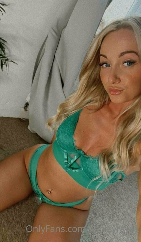 ashleyrayyx OnlyFans OnlyFans