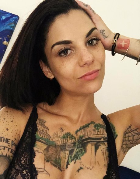 bonnierottenx OnlyFans Model Bilder