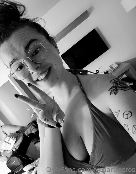 freeartieeros OnlyFans Nacktbilder