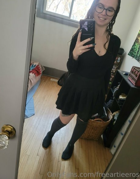 freeartieeros OnlyFans Lesbisch