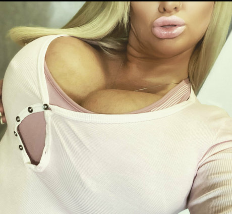 sexxystarr77 OnlyFans schlank