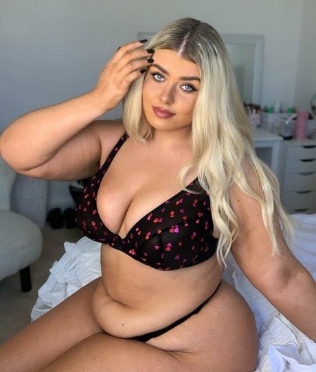 Izzy Nicholls OnlyFans Leaks