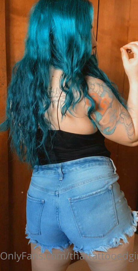 thattattooedgirl OnlyFans Model Bilder