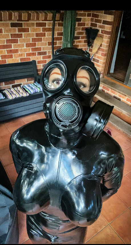 latex alina OnlyFans Modelfoto